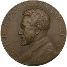 1932. 70e verjaardag Dr. Johan Wagenaar uit de collectie van Laurens Schulman BV. Bronzen VPK penning, Grada Rueb